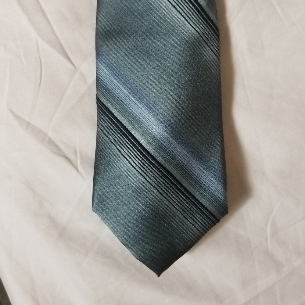 Jones New York Mens Silk Tie Grey Black Hints Blue - Picture 1 of 4